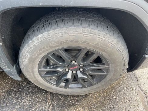 Used 2021 GMC Sierra 1500 Elevation w/ Preferred Package image 9