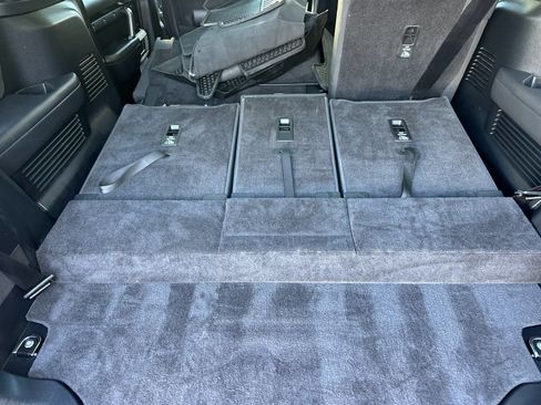 Used 2023 Land Rover Defender 130 X-Dynamic SE image 18