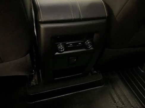 Used 2020 Chevrolet Traverse LT image 27