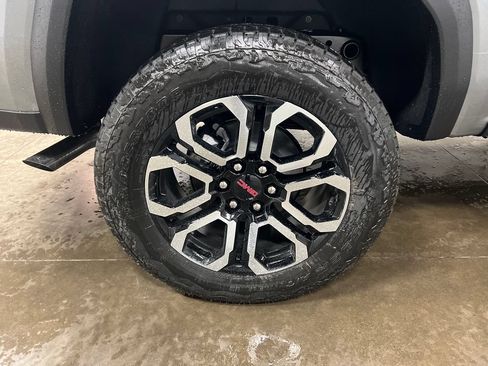 New 2026 GMC Canyon AT4 w/ AT4 Premium Package AWD/4WD image 17