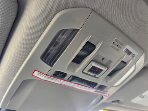 Used 2020 Toyota Highlander XLE image 35