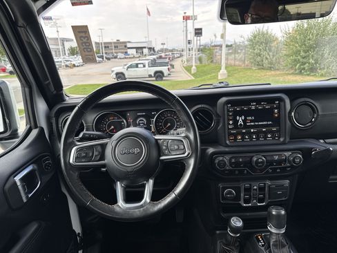 Used 2023 Jeep Wrangler Unlimited Sahara AWD/4WD image 16