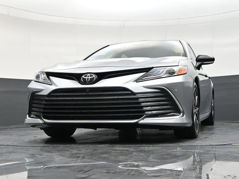 Used 2022 Toyota Camry XLE w/ Navigation Package FWD image 28