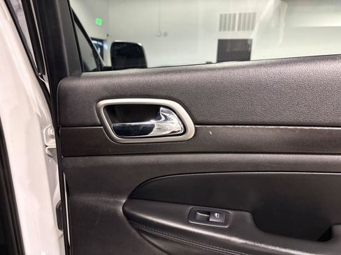 Used 2017 Jeep Grand Cherokee Altitude AWD/4WD image 20