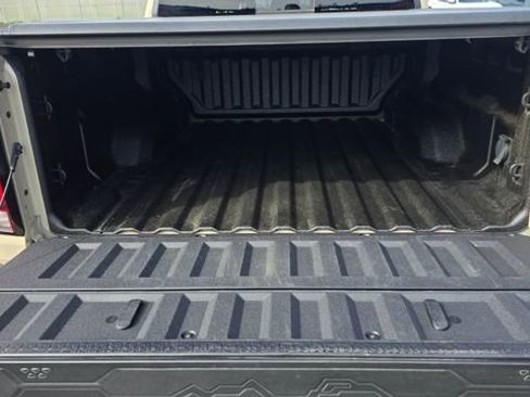 Used 2023 Chevrolet Colorado Z71 w/ Z71 Convenience Package 2 image 9