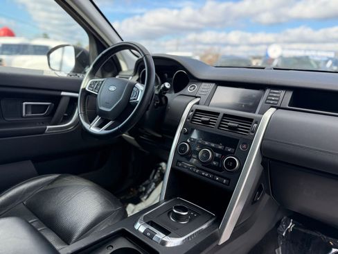 Used 2019 Land Rover Discovery Sport SE image 35
