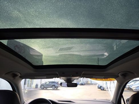 Used 2024 Volkswagen Tiguan SE w/ Panoramic Sunroof Package image 24