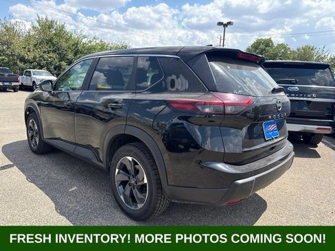 Used 2025 Nissan Rogue SV FWD image 4