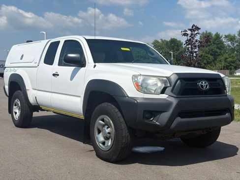 Used 2015 Toyota Tacoma PreRunner w/ Convenience Package RWD image 1