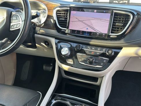 Used 2022 Chrysler Pacifica Limited image 76