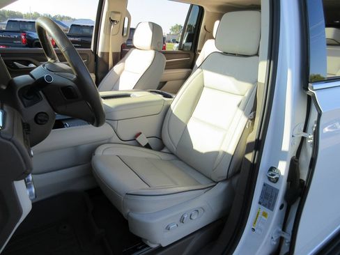Used 2023 GMC Yukon XL Denali AWD/4WD image 24