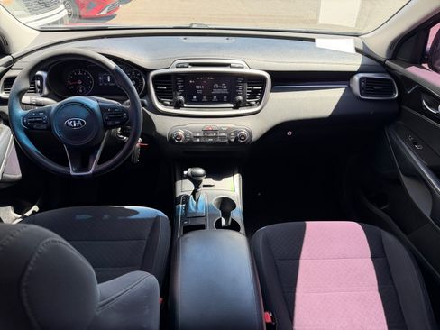 Used 2018 Kia Sorento FWD image 11