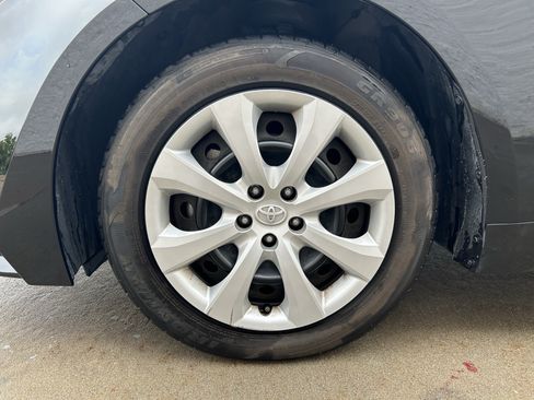 Used 2024 Toyota Corolla LE FWD image 11