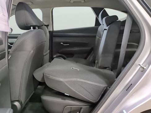 Used 2025 Hyundai Tucson SE AWD/4WD image 16