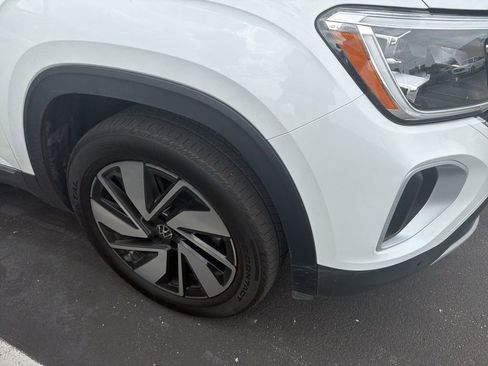 Used 2024 Volkswagen Atlas SEL AWD/4WD image 4
