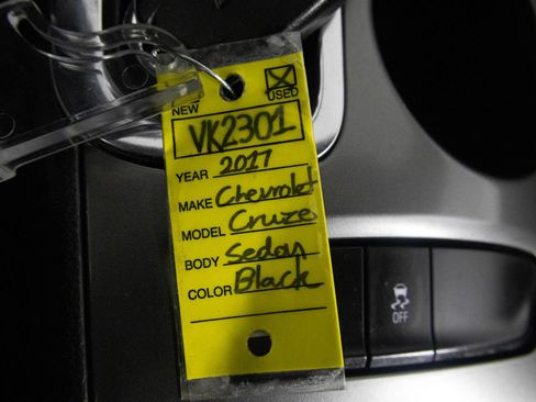 Used 2017 Chevrolet Cruze LT w/ Convenience Package image 28