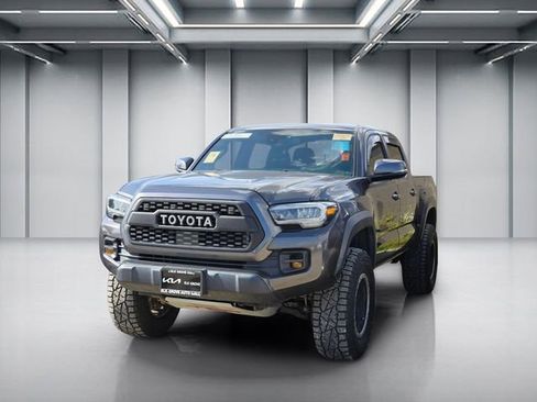 Used 2021 Toyota Tacoma TRD Off-Road w/ Technology Package AWD/4WD image 3