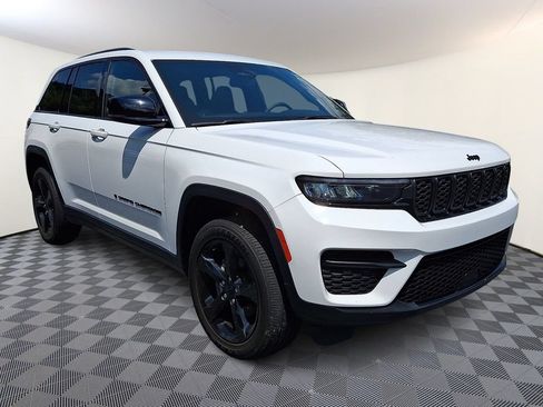 Certified 2023 Jeep Grand Cherokee Altitude AWD/4WD image 1