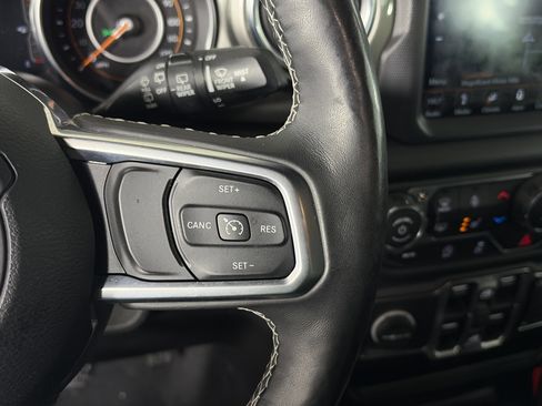 Used 2019 Jeep Wrangler Unlimited Sahara image 31