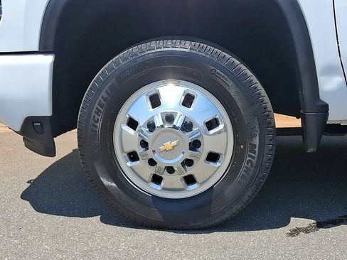 Used 2024 Chevrolet Silverado 3500 High Country w/ Technology Package AWD/4WD image 8