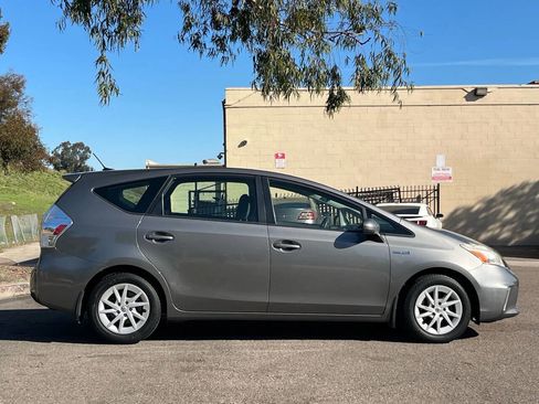 Used 2012 Toyota Prius V Two image 5