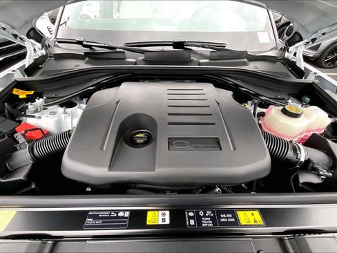 New 2026 Land Rover Range Rover SE image 13