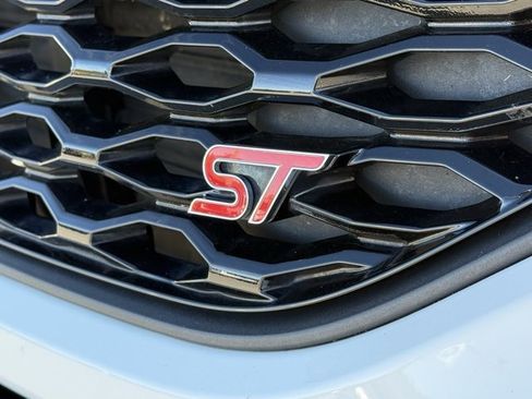 Used 2022 Ford Explorer ST w/ Equipment Group 401A image 12