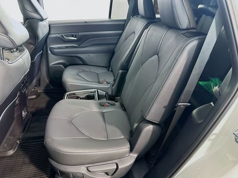 Used 2025 Toyota Grand Highlander AWD Hybrid image 16