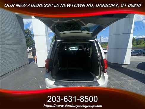 Used 2019 Dodge Grand Caravan SE FWD image 23