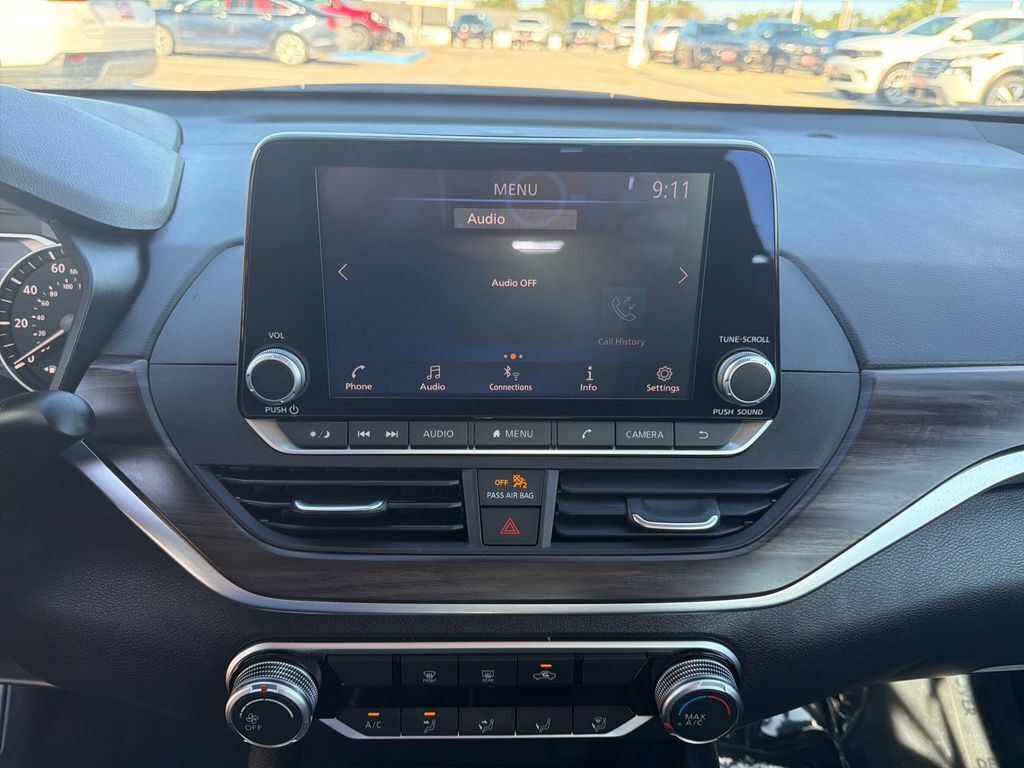 Used 2025 Nissan Altima 2.5 SV FWD image 18