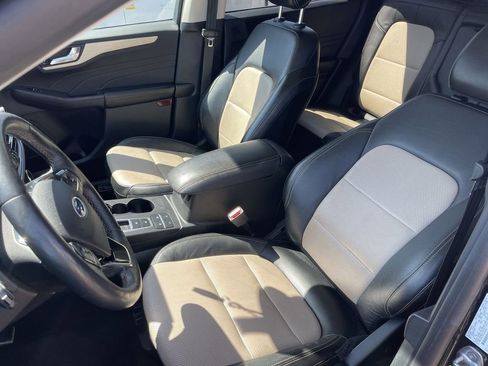 Used 2022 Ford Escape Titanium w/ Titanium Premium Package image 8