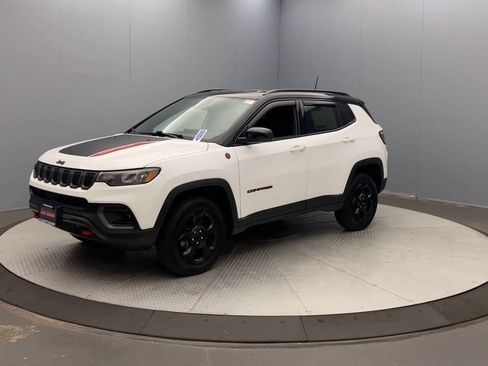 Used 2023 Jeep Compass Trailhawk w/ Trailhawk Convenience Group AWD/4WD image 9