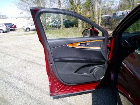 Used 2016 Lincoln MKX Reserve w/ Cargo Utility Package image 15