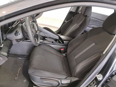 Used 2021 Hyundai Elantra SE FWD image 12