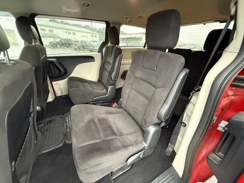 Used 2014 Dodge Grand Caravan SXT image 29