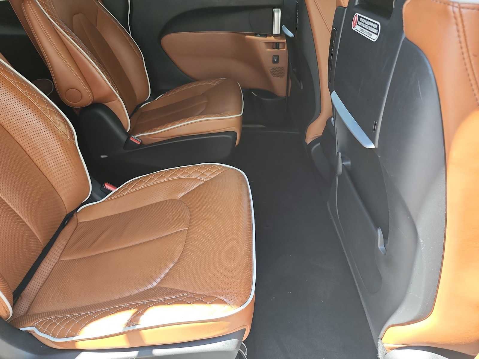 Used 2024 Chrysler Pacifica Pinnacle FWD image 17