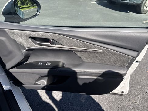 Used 2025 Toyota Camry XLE FWD image 34