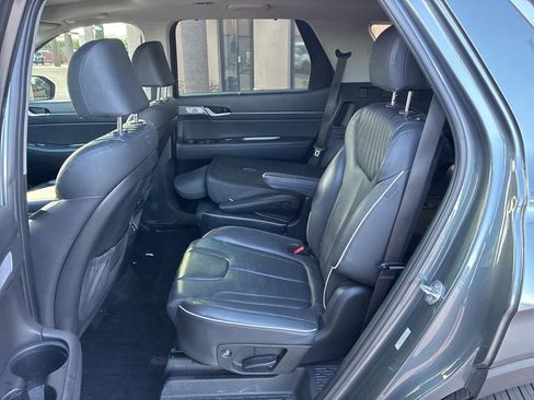 Used 2023 Hyundai Palisade Limited FWD image 17