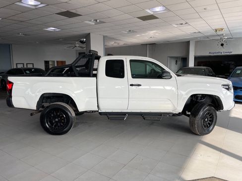 Used 2021 Toyota Tacoma SR image 9