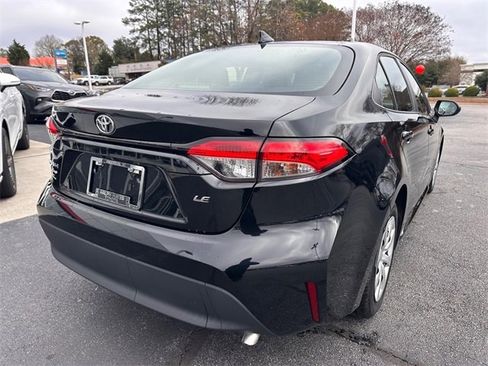 Used 2023 Toyota Corolla LE image 3