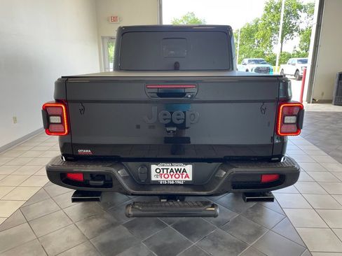 Used 2023 Jeep Gladiator Overland AWD/4WD image 6