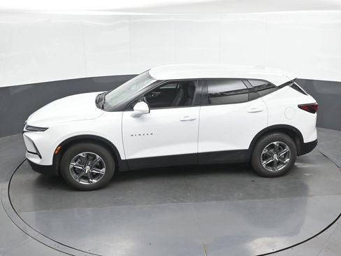 Used 2025 Chevrolet Blazer LT AWD/4WD image 36