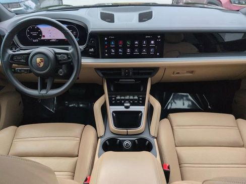 Used 2024 Porsche Cayenne AWD/4WD image 17