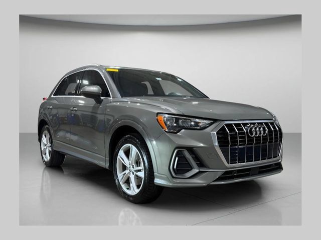 Used 2020 Audi Q3 2.0T Premium w/ Convenience Package AWD/4WD image 1