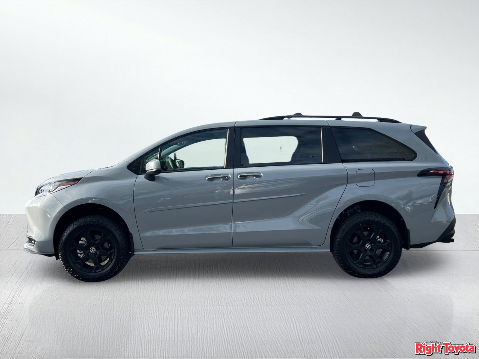 Certified 2025 Toyota Sienna XLE Woodland Edition AWD/4WD image 4