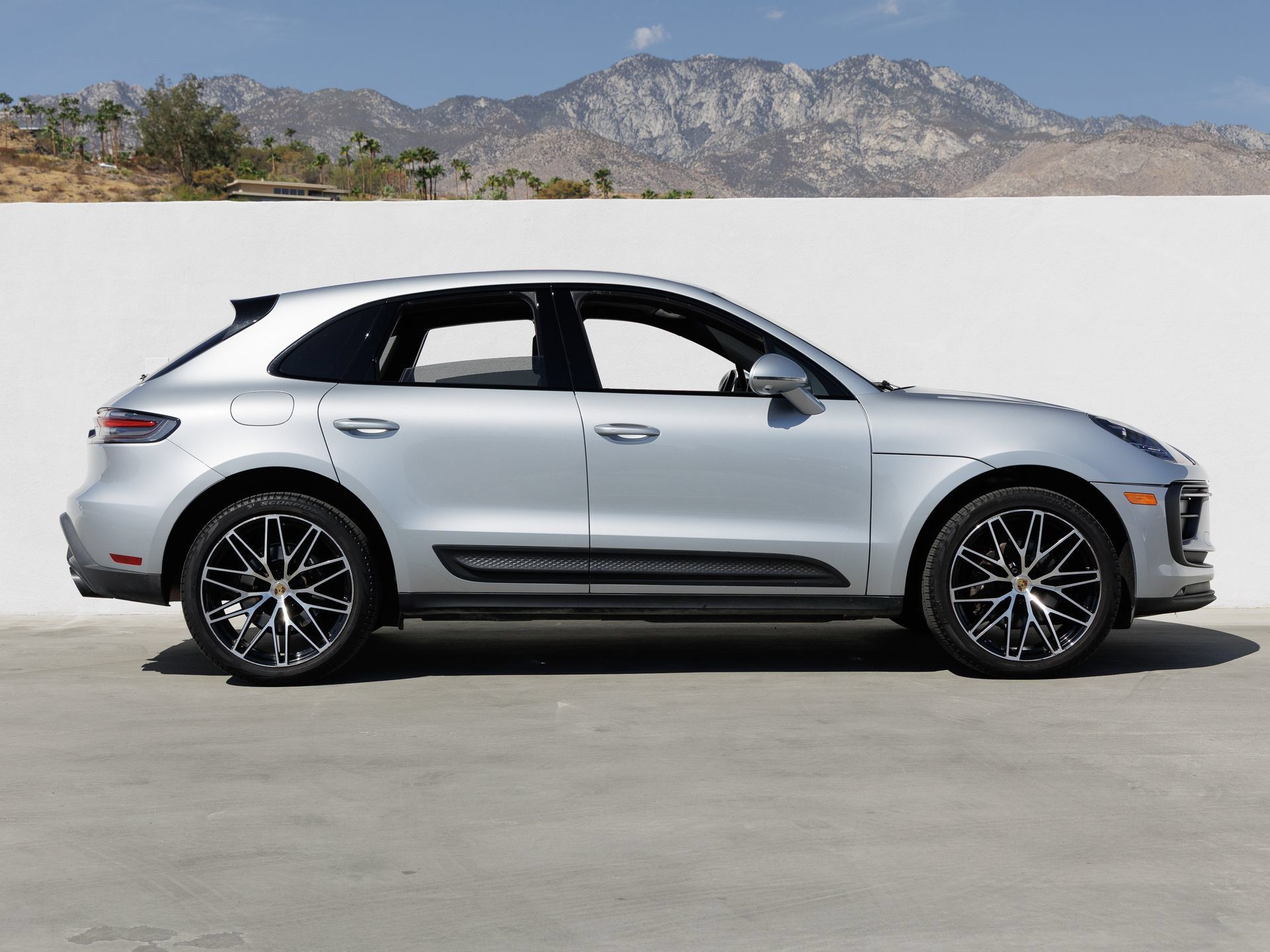 Certified 2023 Porsche Macan AWD/4WD image 8