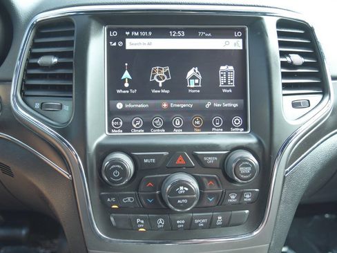 Used 2018 Jeep Grand Cherokee Limited image 29