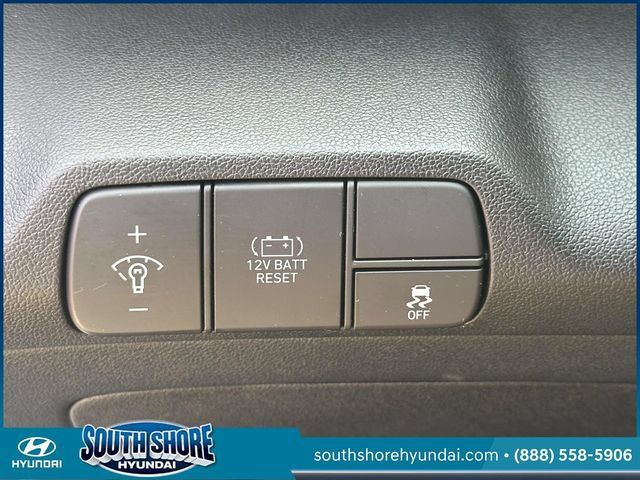 Certified 2024 Hyundai Elantra Blue FWD image 20