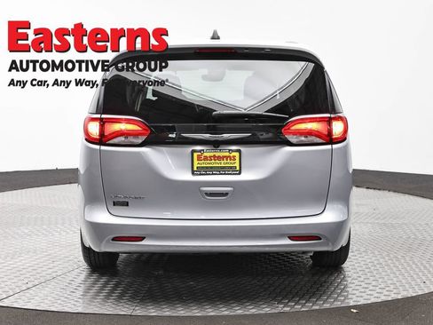 Used 2023 Chrysler Voyager LX FWD image 6