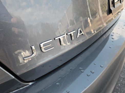 Certified 2024 Volkswagen Jetta SE image 8